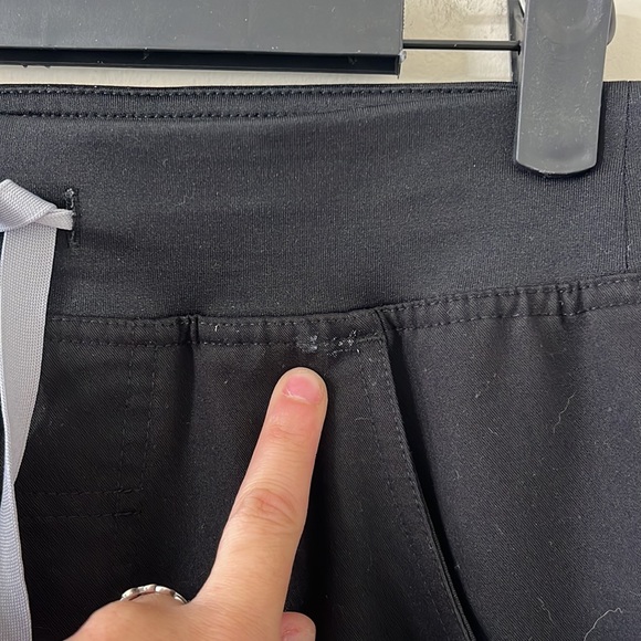 FIGS Black Kade Cargo Scrub Pants Size Extra Small Petite - Picture 8 of 14